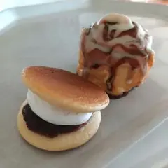 食品サンプル　シナモンロール　どら焼き