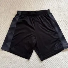 adidas ブラック ハーフパンツ 幾何学模様