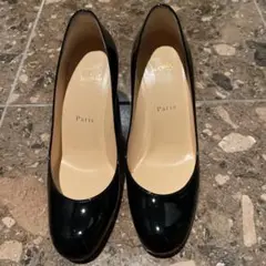 クリスチャンルブタンのパンプス 黒