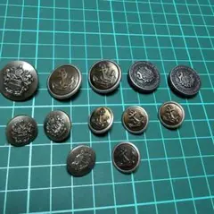 レトロ品　金属製のボタン　12個　2センチ5個　1.5センチ７個 匿名配送