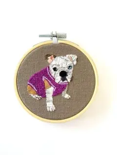 犬の刺繍アート