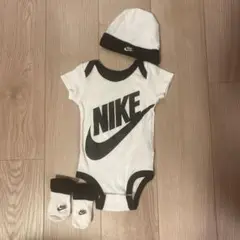 NIKEロンパースセット（帽子・靴下付き）