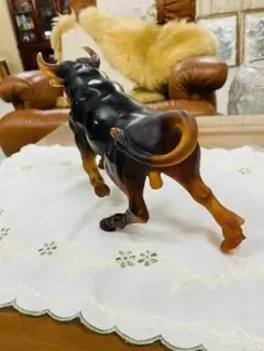Daum Crystal Bull 左後ろ足修復傷あり