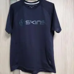 SKINS ブラックTシャツ
