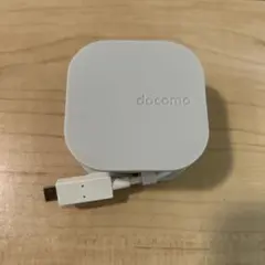 docomoACアダプター ホワイト　純正品　充電器　タイプＢ