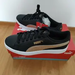25センチ黒PUMA ビッキーV２　メタリックＭ