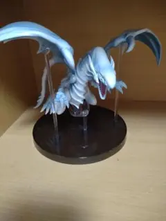 青眼の白龍　ブルーアイズホワイトドラゴン　フィギュア