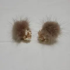 ビジュー　ファー　ピアス