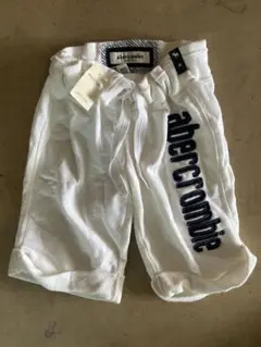 abercrombie ホワイト ロゴ入りハーフパンツ Mサイズ