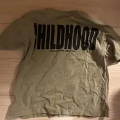 カーキバックプリントTシャツと、ボタニカル柄ハーフパンツセット