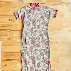 ピンク×グリーンの花柄　レトロ　チャイナドレス