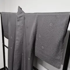 グレーに菊の織りの色無地 紋無し 着物