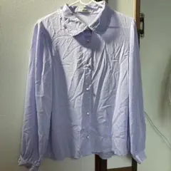 紫色のブラウスです