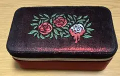 【美品】不思議の国のアリス　ハートの女王　バラ刺繍のジュエリーボックス