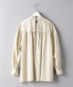 UNITED ARROWS バックリボンフリルブラウス　¥17,600