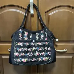 ハンドメイドグラニーバッグ。