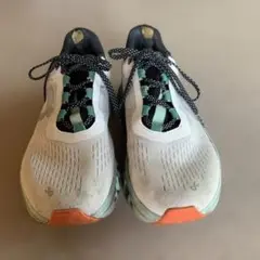 クラウドモンスター1 onランニングシューズ