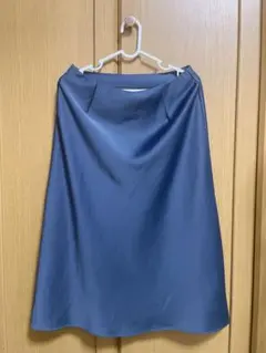 ユニクロ サテンナローフレアスカート