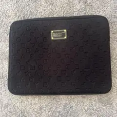 MARC BY MARC JACOBS ノートパソコンケース 黒アルファベット柄