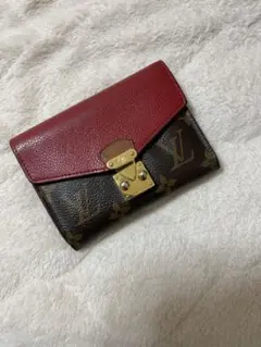 二つ折り財布