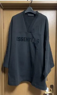 Fear of god ESSENTIALS ブラック Vネック カットソー