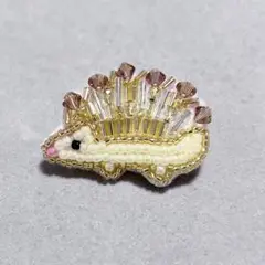【ビーズ刺繍】ハリネズミのビーズブローチ