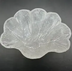 天然石の水晶で作られた貝殻型の小さなお皿