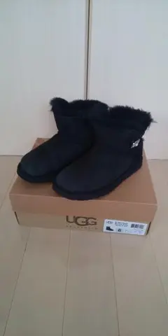 UGG ミニ ベイリーボタン ブリング 23cm