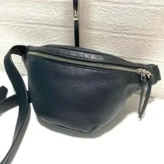 美品　使用感小なめ　ユナイテッドアローズ　レザーボディーバッグ　ブラック　三日月