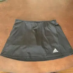 【adidas】テニススコート　黒