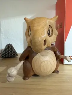 カラカラ　木製　彫刻