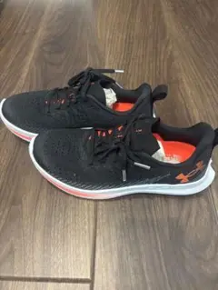 【新品】 UNDER ARMOUR Velociti 4 ランニングシューズ