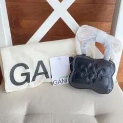 美品　ガニー　バタフライポーチ　サテンバック　mini flatブラック 美品 ガニー バタフライポーチ サテンバック mini flatブラック