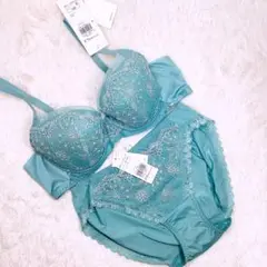 C80L トリンプ　天使のブラ　ブラジャーショーツセット