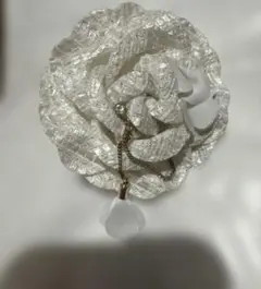 ホワイト花型コサージュ