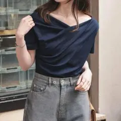 titivate オフショルダーハーフスリーブTシャツ