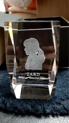 ☆ZARD　坂井泉水　「クリスタルペーパーウェイト」 Amazon.co.jp: ZARD クリスタルペーパーウエイト What a