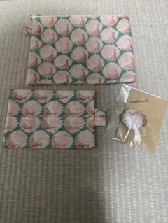 鳥模様 ポーチとテッシュケースとバッジセット