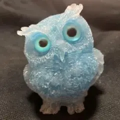 青いフクロウの置物 天然アクアマリン細石
