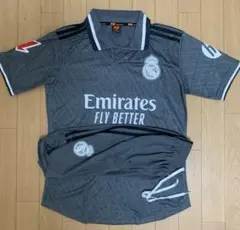 激安！サッカーユニフォーム！レアルマドリードグレー色、ネームなし、Mサイズセット