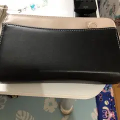 Laura Laclina 長財布 黒とベージュ