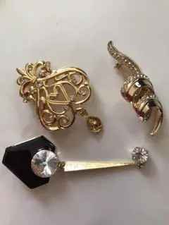 ブローチ　金色　ゴールド　アクセサリー　フォーマル　コサージュ