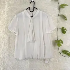 【新品タグ付き】シフォン素材　オフホワイトブラウス　白　裾バルーン【L】