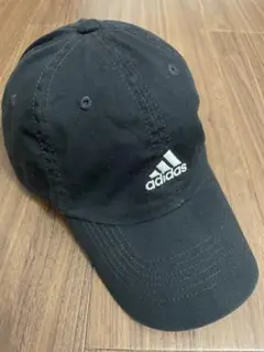 adidas ジュニア黒 キャップ ロゴ入り