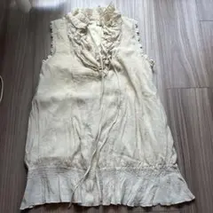 クラヴィス　ベージューのノースリーブトップス