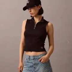 Calvin Klein ハーフジップノースリーブトップ