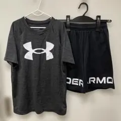 Under Armour Tシャツとショーツセット
