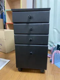 机のサイド収納ボックス