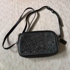 COACH ブラック スタッズ付き　ショルダーバッグ