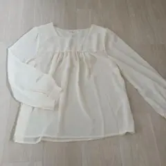 クリーム色 シフォン 長袖ブラウスМスクエアネック